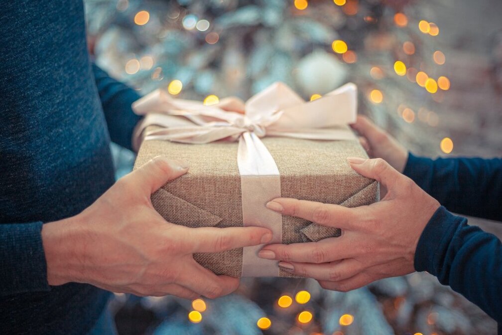 Weihnachten, Geschenk, Geschenkübergabe