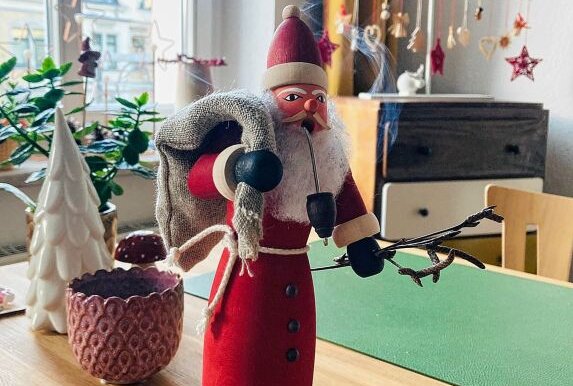 Weihnachtsbaumranking: Die Nordmanntanne ist der Liebling aller! - Räuchermännchen sorgen für Adventsduft. Foto: Steffi Hofmann 