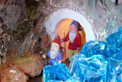 Weihnachtsberg kehrt nach langer Reise zurück ins Erzgebirge - Sowohl über als auch unter Tage sind die Zwerge aktiv. Foto: Andreas Bauer