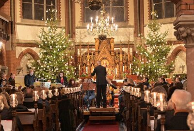 Weihnachtskonzert in der St. Nicolaikirche Aue - Die Erzgebirgische Philharmonie Aue hat am 2. Weihnachtsfeiertag das traditionelle Weihnachtskonzert in der St. Nicolaikirche in Aue gegeben. Foto: Ralf Wendland