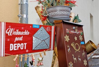 Weihnachtspost-Aktion war ein voller Erfolg - Dieser Weihnachtsbriefkasten stand am Glauchauer Pflegekompetenzzentrum. Foto: Markus Pfeifer
