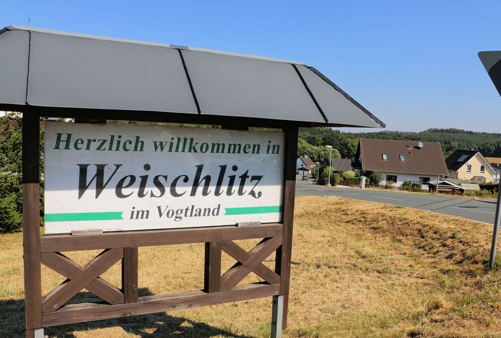 Weischlitz wählt am Sonntag neuen Bürgermeister - Weischlitz heißt willkommen. Foto: Simone Zeh