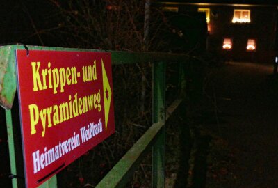 Weißbacher Krippenweg wieder ein Besuchermagnet - Neuerdings weisen Schilder Besuchern den Weg. Foto: Andreas Bauer