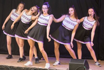 "Welcome to Future": Musical zum 25. Schulgeburtstag - Cheerleader gehören ebenfalls zum Programm des Großrückerswalder Musicals. Foto: Jan Görner