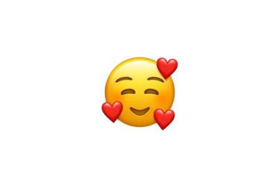 Auf Platz 8 ist das Emoji mit dem lächelnden Gesicht und den Herzen. Es kann verwendet werden, wenn man Zuneigung zeigen möchte oder sich geschmeichelt fühlt.