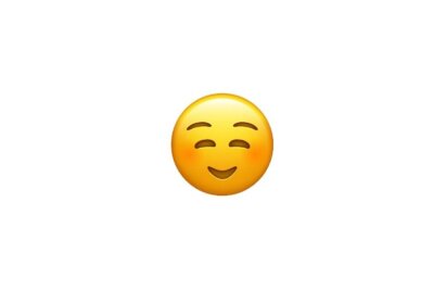 Auf Platz 10 ist das "smiling face with smiling eyes"-Emoji. Es zeigt ein schüchternes und verlegenes Lächeln. Die roten Wangen sind ein Ausdruck der Freude. Man kann es als Ausdruck für Zufriedenheit, Dankbarkeit und Glück nutzen. 