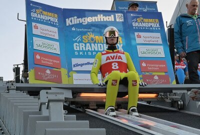 Weltbeste Skispringer zu Gast im Vogtland: Sommer Grand Prix in Klingenthal - Der Norweger Daniel-André Tande ist Zweiter der Qualifikation der Männern, hat aber mit 142 Metern den weitesten Sprung gezeigt. Foto: Ralf Wendland