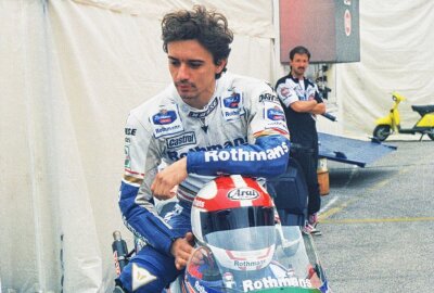 Weltklasse und Ex-MuZ-Pilot feiert 60. Geburtstag - Mit einer Rothmans-Honda gelang Luca Cadalora 1991 sein erster 250er-WM-Titel. Foto: Hilmar Bruch / Archiv Thorsten Horn