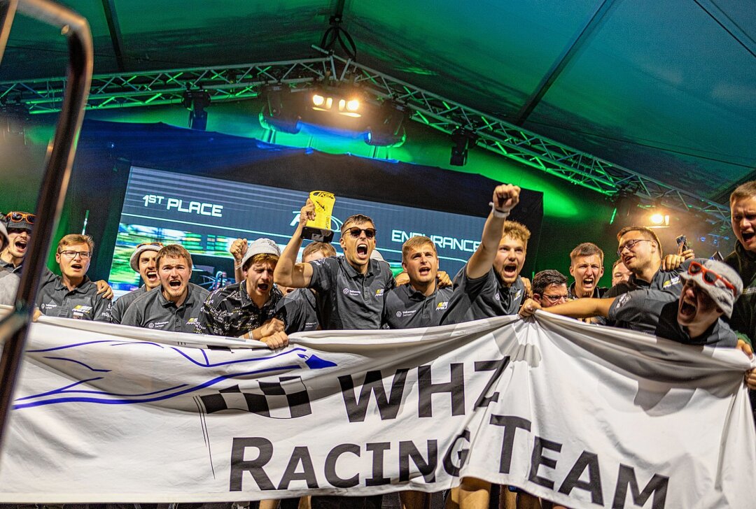 Weltmeister aus Zwickau: WHZ Racing Team auf der Überholspur - Das Racing Team der Westsächsischen Hochschule Zwickau hat erstmals in seiner Geschichte Platz 1 der Weltrangliste erreicht. Foto: FSE Media Team