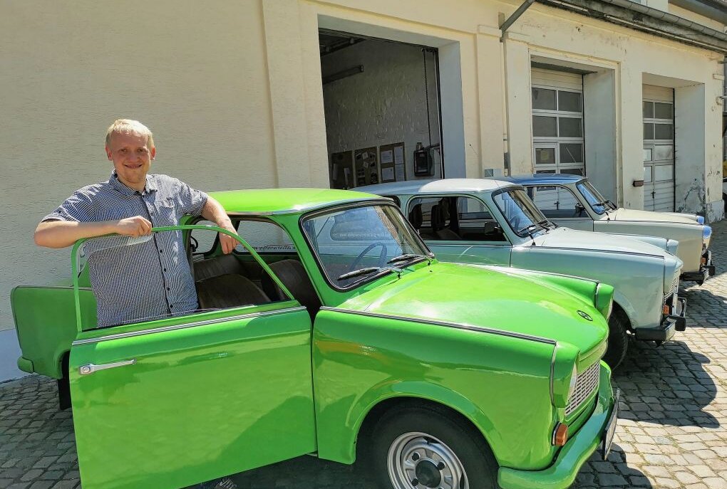 Weltrekordversuch in Zwickau am Sonntag - Michael Walther stellt dafür die grünen Limousine P 601 seiner Oldtimervermietung zur Verfügung.Foto: Ludmila Thiele