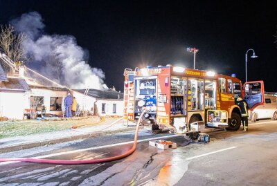 Werkstatt in Großrückerswalde ausgebrannt - Blick auf das Brandgeschehen. Foto: André März