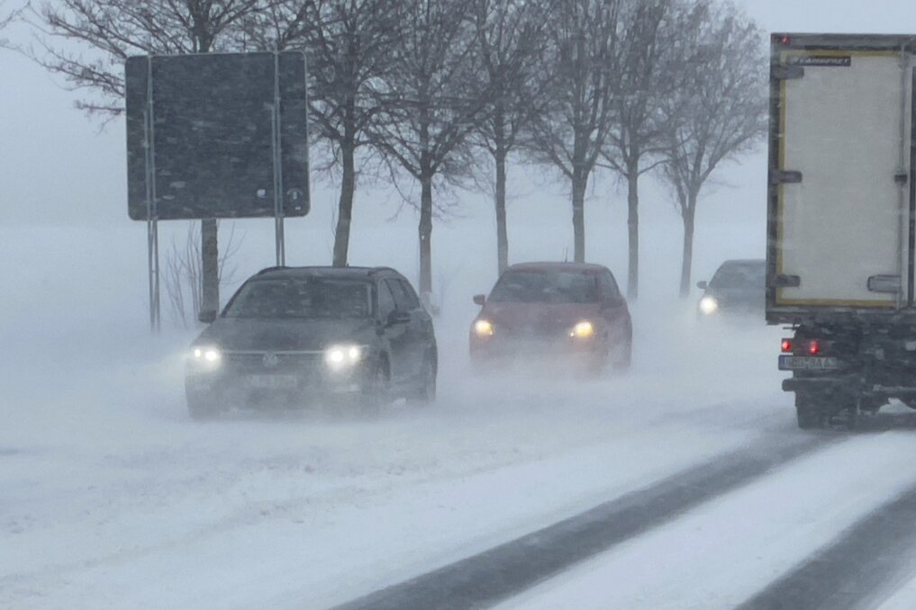 Wetterdienst warnt vor unwetterartigem Schneefall im Erzgebirge - 
