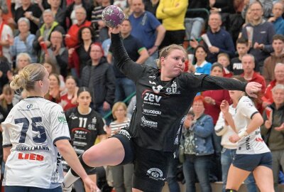 Wichtiger Heimsieg für BSV-Frauen - Die Zwickauerinnen - am Ball Laura Szabó - haben sich gegen Neckarsulm durchgesetzt. Foto: Ramona Schwabe