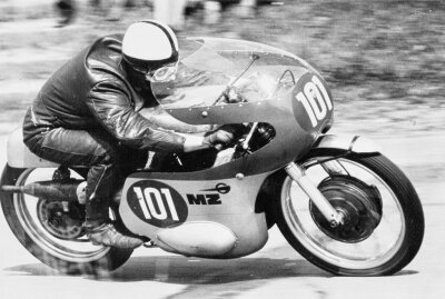 Wie das Schicksal eines Rennfahrers heute noch bewegt - Dieter Krumpholz fuhr zwischen 1957 und 1965 in der 125ccm- und der 250ccm-Klasse national wie international zahlreiche Erfolge ein. Repro: Thomas Fritzsch/PhotoERZ