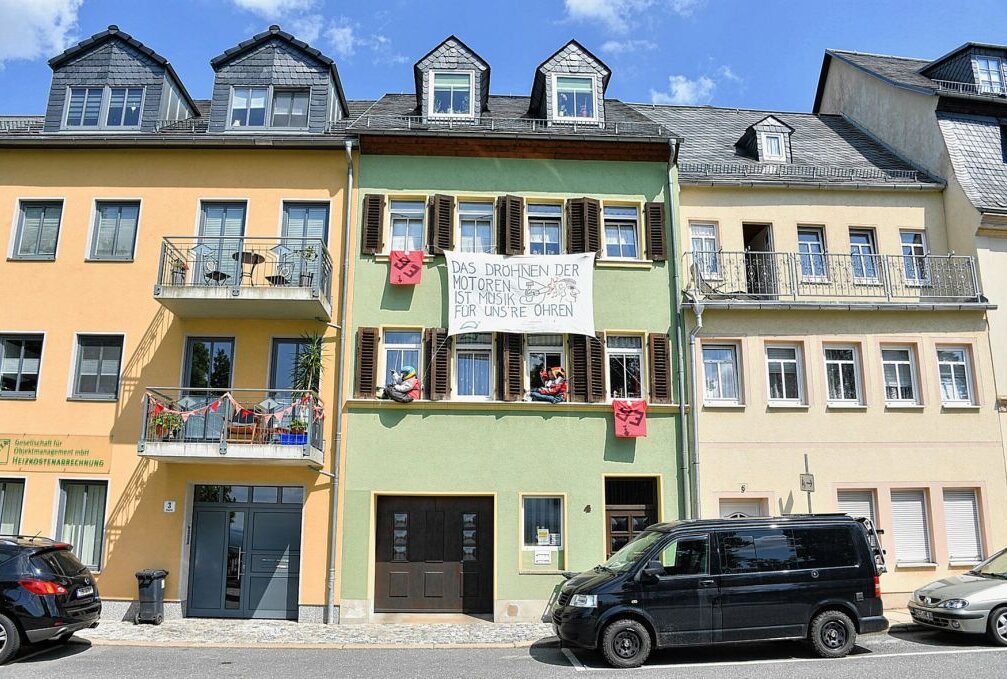 Wie die Rennstadt Hohenstein-Ernstthal ihre Besucher willkommen heißt - Eine Rennstadt freut sich aufs jährliche Highlight. Foto: Thorsten Horn