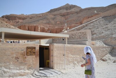 Wie ein Engländer den Schatz des Tut-anch-Amun entdeckte - Der Eingang zu dem Grab des Tut-anch-Amun im "Tal der Könige". Foto: Jürgen Sorge 