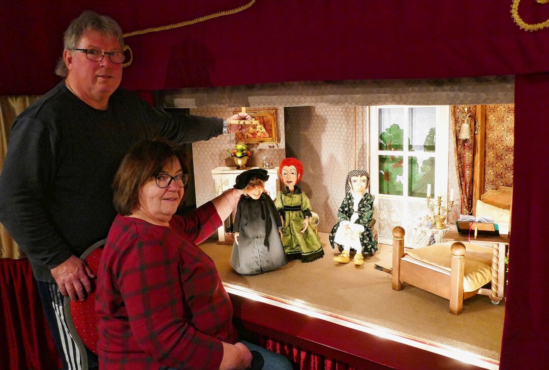 Wie ein Gelenauer Marionettenspieler die Theater-Kultur fördern will - Im eigenen Haus in Gelenau haben Helga und Frank Hübner ein Kellertheater, in dem sie regelmäßig Stücke mit ihren Marionetten aufführen. Foto: Andreas Bauer
