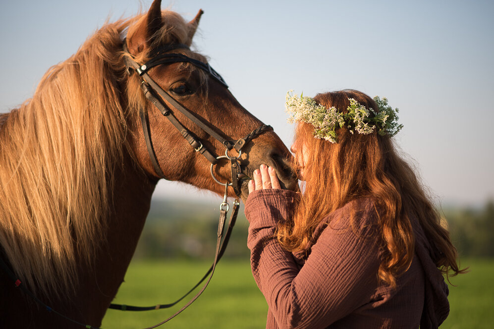 Wie eine Erzgebirgerin und ihr blindes Pferd das Unmögliche möglich machen - Ein Herz und eine Seele: Steffi und ihr blindes Pferd Magnum.