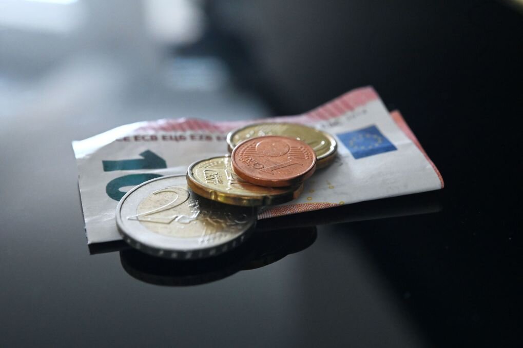 Wie funktioniert die Mindestlohnerhöhung? - Der allgemeine gesetzliche Mindestlohn in Deutschland soll zum 1. Januar 2024 von 12,00 auf 12,41 Euro und zum 1. Januar 2025 auf 12,82 Euro steigen.