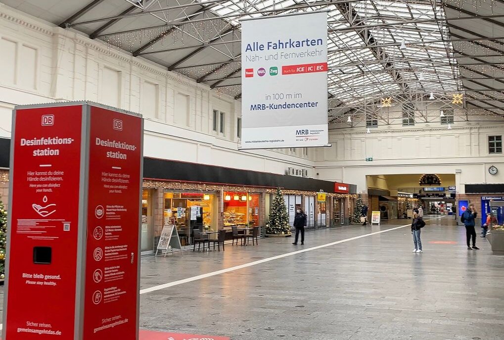 Wie lässt sich der Chemnitzer Hauptbahnhof mit Leben erfüllen? - Die Bahnhofshalle wirkt trist - kein seltener Anblick. Foto: Steffi Hofmann 