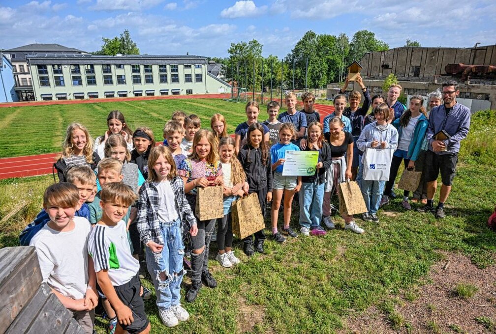 Wie sich Chemnitzer Kinder für die Umwelt einsetzen - Die Kinder und Jugendlichen der Waldorfschule bauten 51 neue Brut- und Nistkästen. Fotos: Andreas Seidel