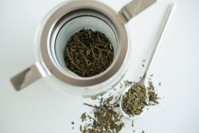 Wie Sie Tee richtig zubereiten - Ein chinesisches Sprichwort über Tee: Der erste Aufguss ist für deine Feinde, der zweite für deine Freunde und der dritte für dich selbst.