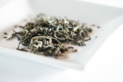 Wie Sie Tee richtig zubereiten - Weißer Tee ist reich an Antioxidantien und hilft, den Körper vor freien Radikalen zu schützen.