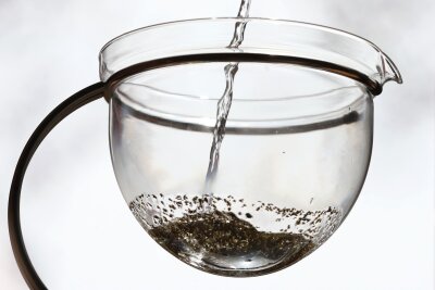 Wie Sie Tee richtig zubereiten - Bauchige Glaskannen eignen sich hervorragend für die Teezubereitung.