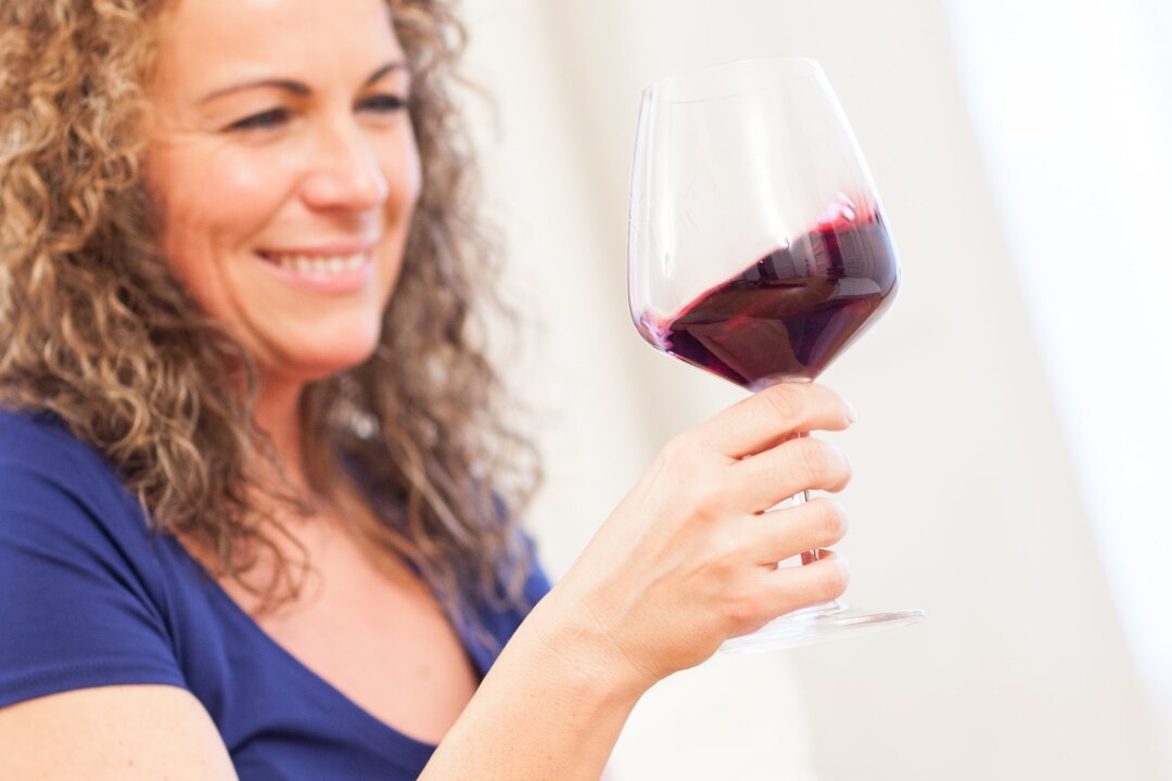 Wie Sie Wein richtig lagern, servieren und trinken - Beim „atmen“ wird der Wein weicher im Geschmack und intensiver im Aroma.