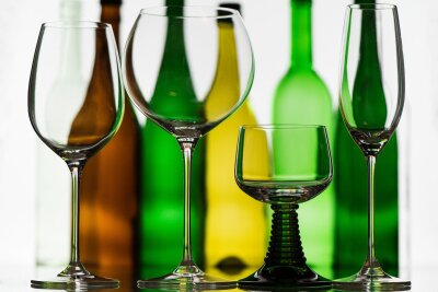 Wie Sie Wein richtig lagern, servieren und trinken - Ein langer Stiel verhindert, dass sich der Wein durch die Hand erwärmt.