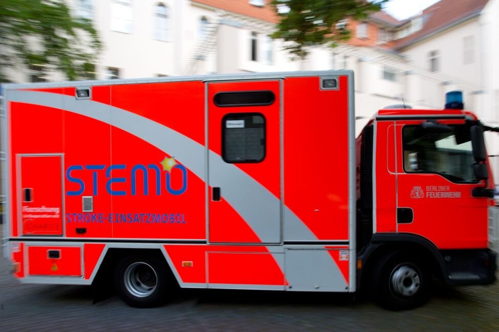 Wie Spezialfahrzeuge Schlaganfallpatienten helfen - Das Berliner Stroke-Einsatz-Mobil (STEMO): Mithilfe spezieller Rettungsmobile können Schlaganfall-Patienten früher umfassend versorgt werden.