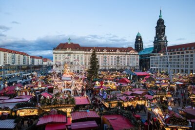 Wieder keine Weihnachtsmärkte? Kommunen sagen Märkte ab - Auch der Dresdner Striezelmarkt steht auf der Kippe.