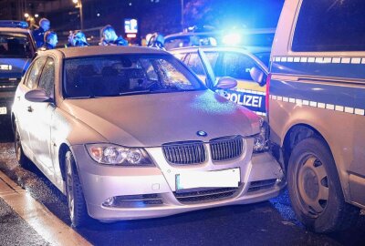 Wilde Verfolgungsjagd: Fahrer floh alkoholisiert von der Polizei - Der BMW- Fahrer flüchtete mit bis zu 130 km/h in Richtung Stadtzentrum vor der Polizei. Foto: xcitepress