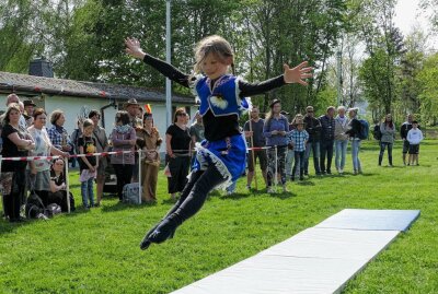 Wilder Westen auf dem Borstendorfer Sportplatz - Mitunter ging es richtig akrobatisch zu. Foto: Andreas Bauer