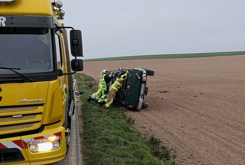 Dienstagmorgen kam es zwischen Cannewitz und Roda zu einem heftigen Unfall. Foto: Sören Müller
