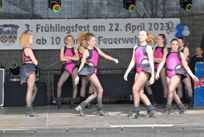 Wilkau-Haßlau hat 3. Frühlingsfest gefeiert - Beim Frühlingsfest standen unter anderem auch Vertreter des Vereins Tanzboden Meerane auf der Bühne. Foto: Ralf Wendland