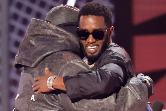 Diddy (rechts) erhielt einen Preis für sein Lebenswerk. Kanye West überreichte ihm diese Auszeichnung.