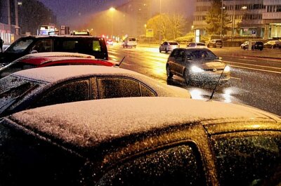Wintereinbruch in Chemnitz: Nischel trägt weiße Kappe - Gestern fiel der erste Schnee in Chemnitz. Foto: Harry Härtel