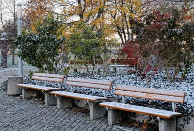 Wintereinbruch in Chemnitz: Nischel trägt weiße Kappe - Gestern fiel der erste Schnee in Chemnitz. Foto: Harry Härtel