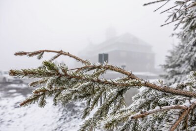 Wintereinbruch kurz vor Ostern im Erzgebirge - Wintereinbruch im Erzgebirge. Foto: Bernd März