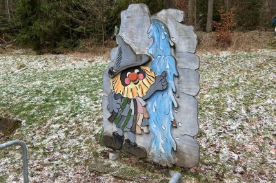 Winterliches Schauspiel: Blauenthaler Wasserfall komplett eingefroren - Das "Wilde Erzgebirge" ist auch bei kalten Temperaturen gut besucht. Foto: Hermine Möckel