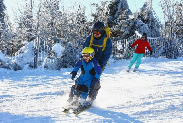 Wintersport in Oberwiesenthal ist unter 2G wieder möglich. Foto: Thomas Fritzsch/PhotoERZ