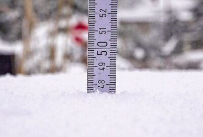 Winterwunderland und dichter Schneefall im Erzgebirge - Fast 50 Zentimeter Neuschnee in Annaberg- Buchholz.Foto: Bernd März