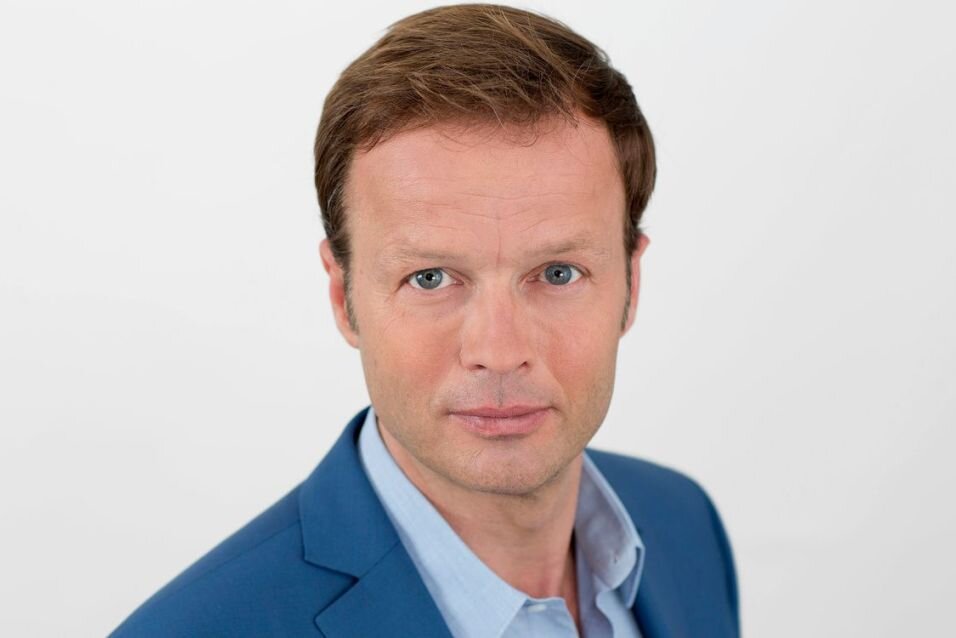 Georg Restle ist Moderator und Redaktionsleiter des Politmagazins "Monitor". Zu Kriegsbeginn berichtete er vier Wochen aus der Ukraine. Zwischen 2010 und 2012 war der 1965 geborene Journalist ARD-Korrespondentin Moskau. Er gilt als Kenner Russlands und der Ukraine. 
