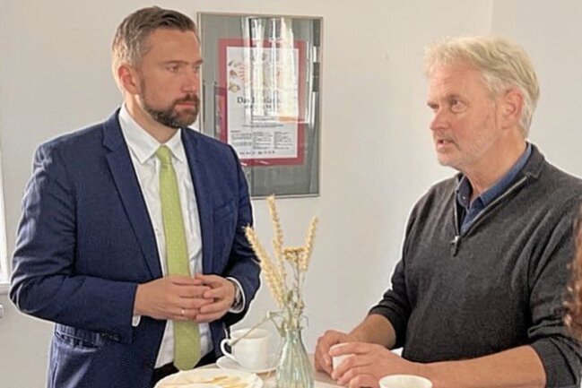 Martin Dulig (links) im Gespräch mit dem Futurum-Geschäftsführer Siegfried Kost. Foto: S. Kost/PB S. Zeh