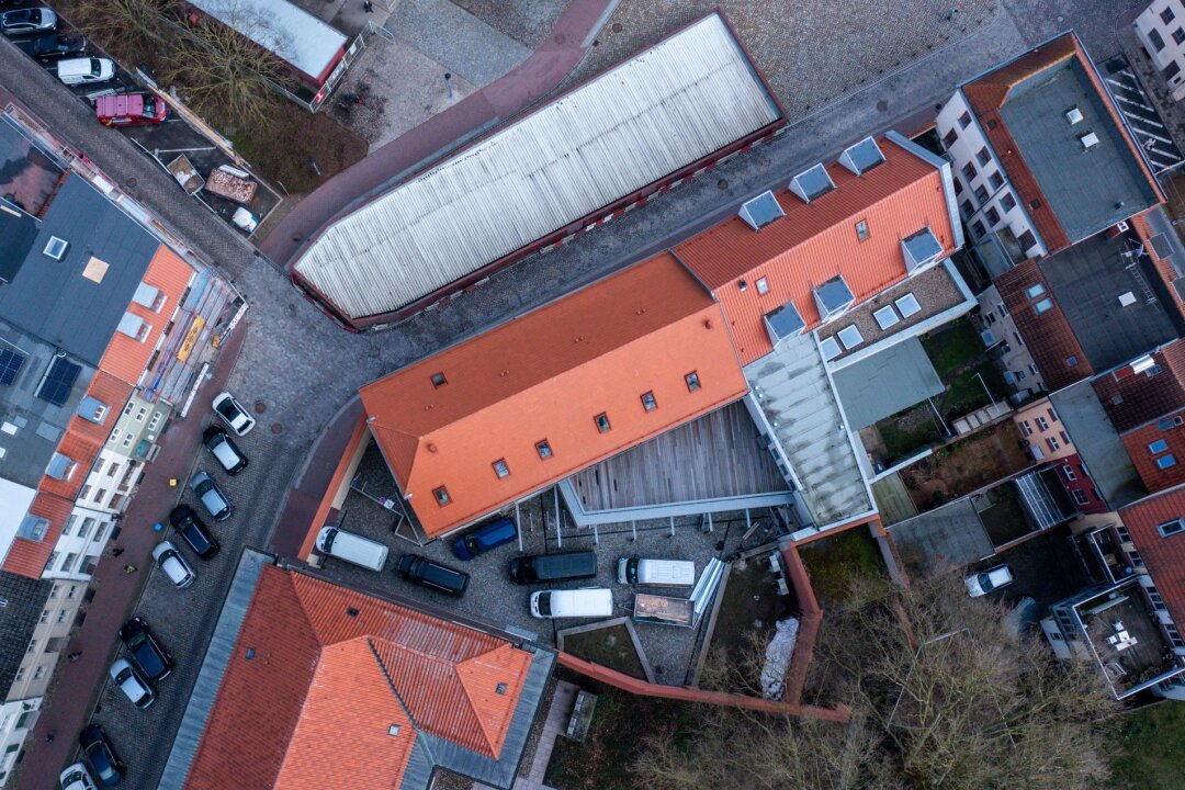 Wismar: Im "Kittchen" sind bald Zimmer frei - In der ehemalige Jugend-Arrestanstalt wird nach dem Umbau zum Hostel "Das Kittchen" ab Sommer die ersten Übernachtungsgäste empfangen.