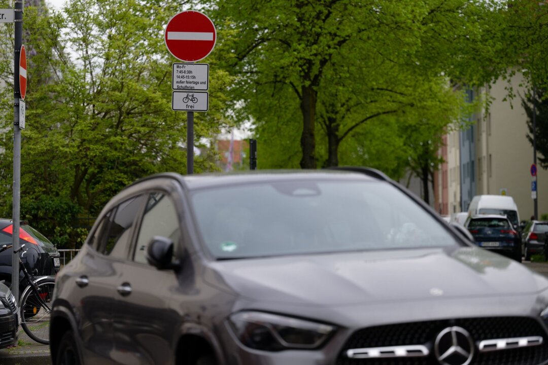 Wissing und Lindner erhöhen Druck - Der Handelsverband Deutschland mahnte, dass eine Debatte über Fahrverbote am Wochenende für den Einzelhandel Gift sei.