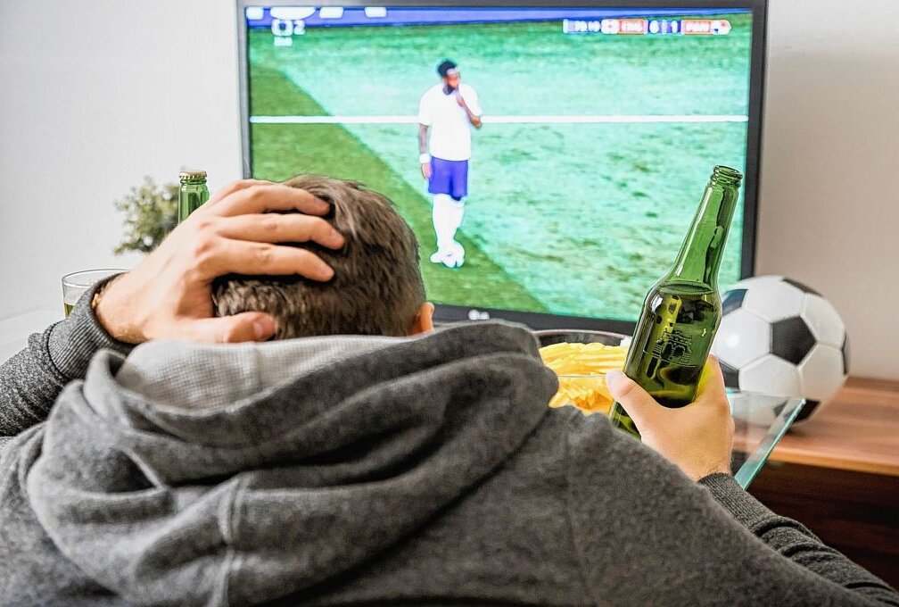 Fußball schauen im TV ist seit dieser Saison eine äußerst differenzierte Angelegenheiten. Symbolbild: pixabay
