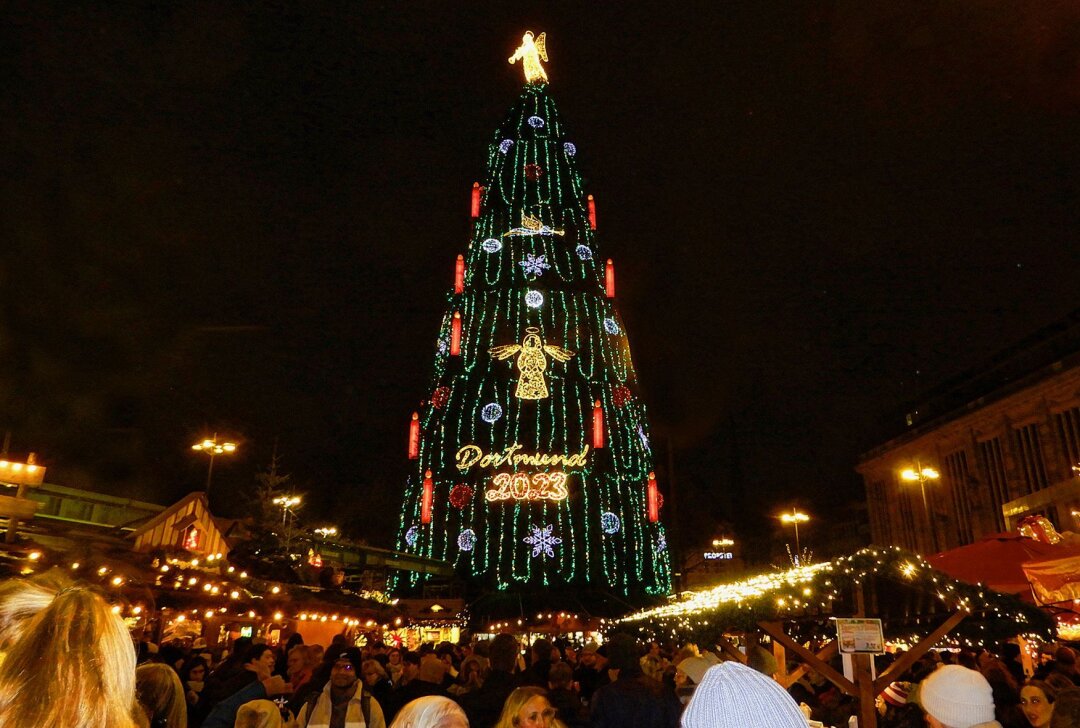 Wo steht der "Größte Weihnachtsbaum" der Welt? - In Dortmund steht der größte Weihnachtsbaum der Welt. Foto: Maik Bohn