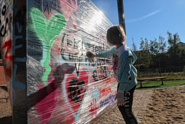Wofür Jugendliche sich interessieren - Auch ein Graffiti-Workshop gehört zum Programm. Foto: LKJ